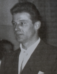 Otec Vratislav Bušek