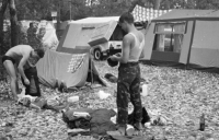 S kamarádem Radkem Jindrou (vpravo) během cesty po Rumunsku, 2. polovina 80. let