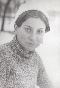 Mladší sestra Věra