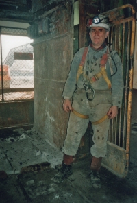 Josef Grobelný při zásypu dolu Dukla v roce 2008