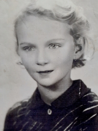 Marie Strnadová, okolo roku 1945