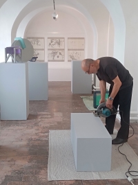 Z instalace výstavy Ilja Bílek - Aktuality, 2023 Muzeum Šumavy v Sušici