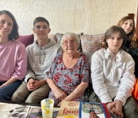 Pamětnice s dětmi při natáčení projektu Příběhy našich sousedů, 2025