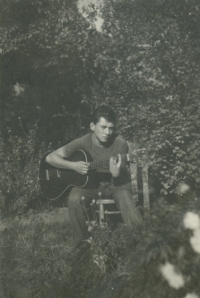 Pamětník na zahradě, Trutnov 1951