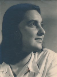 Vendy Truhlářová, matka pamětnice, cca 1946