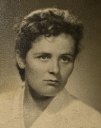 Květa Petzová, manželka Jiřího Petze, 1957