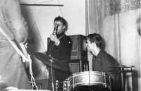 Karel Lang za bubny, 1964