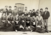 Lovosice - Lhotka, pracovníci dílen, jejich vedoucí Josef Pavlík vpravo