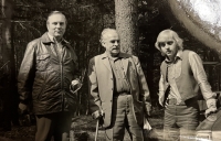 Jiří Petz (vlevo) s profesorem Emilem Hadačem, 1984