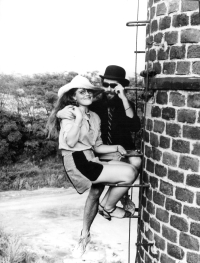 Fotografie z výstavy Renaty Bretové a happeningu v Malechově, 20. srpna 1983