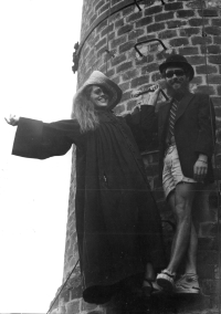 Fotografie z výstavy Renaty Bretové a happeningu v Malechově, 20. srpna 1983