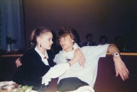 Pamětnice Viktorija Gačenko s budoucím manželem Jevgenijem Vrublevským na maturitním plese v Kyjevské choreografické škole, Kyjev, 1990