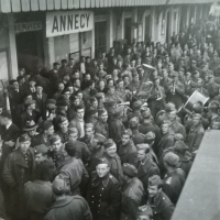 Otec pamětníka Karel Škarka absolvoval ve Švýcarsku povinnou karanténu. Poté se vydal do francouzského přístavu Marseille k nalodění. Fotografie pořízená otcem pamětníka ve městě Annecy