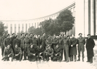 Během obléhání přístavu Dunkerque byl Karel Škarka poslán s jednotkou na krátkou dovolenou do Paříže. V mezičase u Dunkerque zemřel kamarád, četař Martin Kopaničák v jejich ubytování