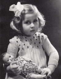 Marie Ševčíková ve čtyřech letech