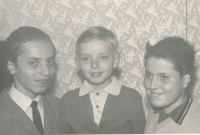 Jindřich Panský (uprostřed) s bratry Jiřím (vlevo) a Miroslavem (vpravo), pol. 60. let