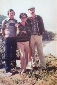 Jiří Petrášek se sourozenci, kteří přijeli na návštěvu do Kalifornie, 70. léta 20. století