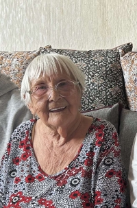 Eliška Vidakovičová při natáčení v rámci projektu Příběhy našich sousedů, 2025