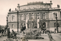 Rudolfinum v době osvobození Prahy