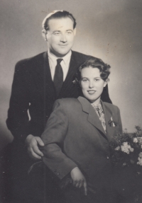 Rodiče Josef Koranda a Annelies Bendelová, svatební fotografie, Abertamy, 1952