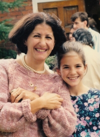 Ilektra Almenidu s dcerou Annou Smutný v Torontu (r. 1998)
