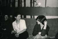 Ilektra a Zoja Almetidu před odjezdem do Řecka (r. 1979)