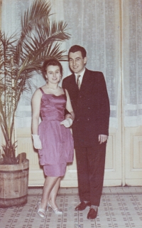 Pamětnice s manželem Vlastimilem Mikulou v roce 1960