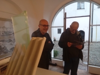 Z vernisáže výstavy Ilja Bílek - Aktuality, 2023 Muzeum Šumavy v Sušici, Ilja Bílek a Jaromír Rybák