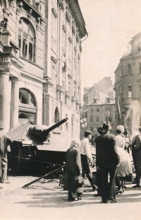 Tank na Staroměstském náměstí 