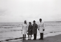 V Tbilisi s manželi Drozdovými, Melounovi uprostřed