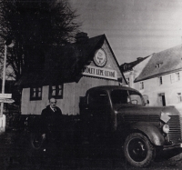 Alegorický vůz, oslava 1. máje,  50. léta, Doupov