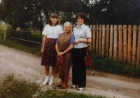 Vlevo Brunhilda Kalianková se svou maminkou Marií Spielvogelovou