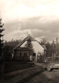 Ilegální řeholní domeček v Praze-Kunraticích