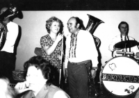 S dechovou kapelou Moravěnka, 80. léta
