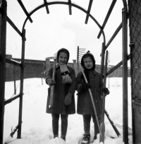 Jitka Havránková vpravo se sestrou Alenou