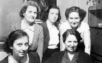 Vlevo dole Jitka Havránková, vpravo sestra Alena. Vlevo nahoře matka Marie
