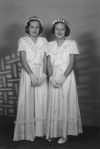 Jitka Havránková vpravo se svou sestrou Alenou