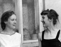 Jitka Havránková vpravo se svou sestrou Alenou