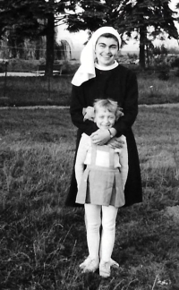 Sestra Zdislava s milou návštěvou (r. 1972)