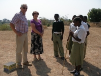 Pavel a Miriam Baldinští se středoškoláky z Kamsamba