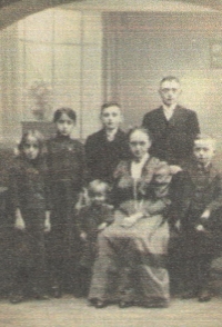 Prarodiče Walzelovi a jejich děti