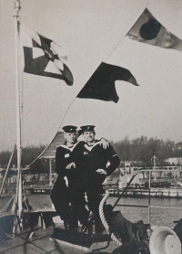 Tadeusz Wilk u námořnictva, vpravo
