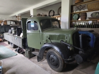 Nákladní vůz s pohonem na dřevoplyn z období protektorátu