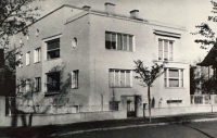 Dům od Jacquese Groaga, na adrese Na Vozovce 12 v Olomouci , kde žil Peter Briess s rodiči, 1936