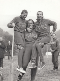 Petr Sodomka (uprostřed) společně s deblisty Jiřím Dejlem a Zdeňkem Fifkou, 1967