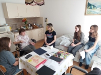 Věra Voženílková během nahrávání rozhovoru pro projekt Příběhy našich sousedů 