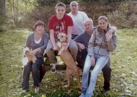 Zleva manželka Věra, roz. Bažantová, vnuk Václav, syn Filip, Ladislav Drahoš a dcera Lucie 