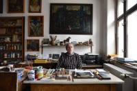 Zbyšek Sion v ateliéru ve svém rodném domě v Poličce, 2022