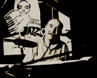 Martin Kratochvíl ve Studiu Budíkov, za ním obálka knihy Suma sumárum