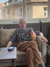 Ivan Spěvák během nahrávání rozhovoru pro projekt Příběhy našich sousedů 